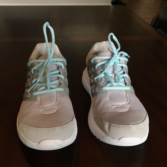 Adidas woman’s gray athletic shoes size 6.5 - Picture 2 of 6